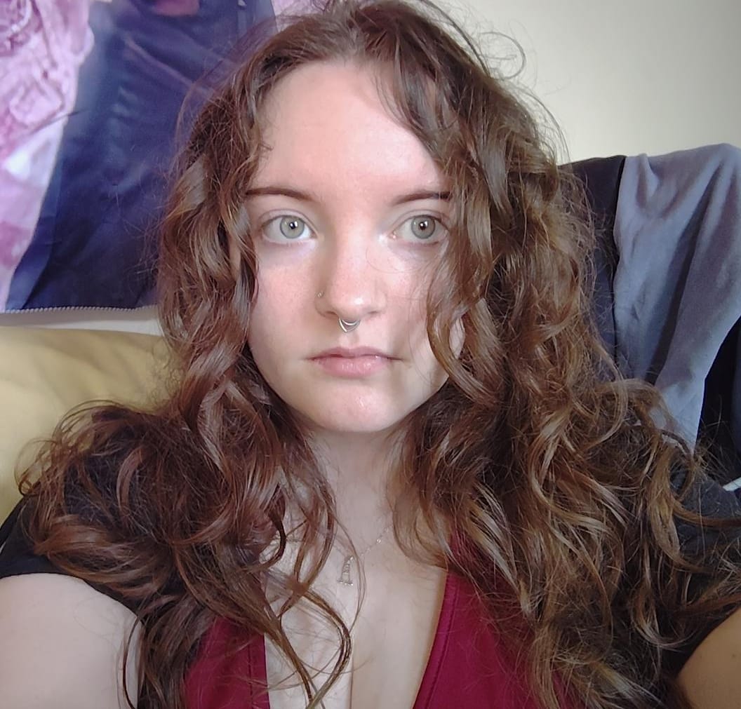 A profile photo of Niamh with long brown curly hair